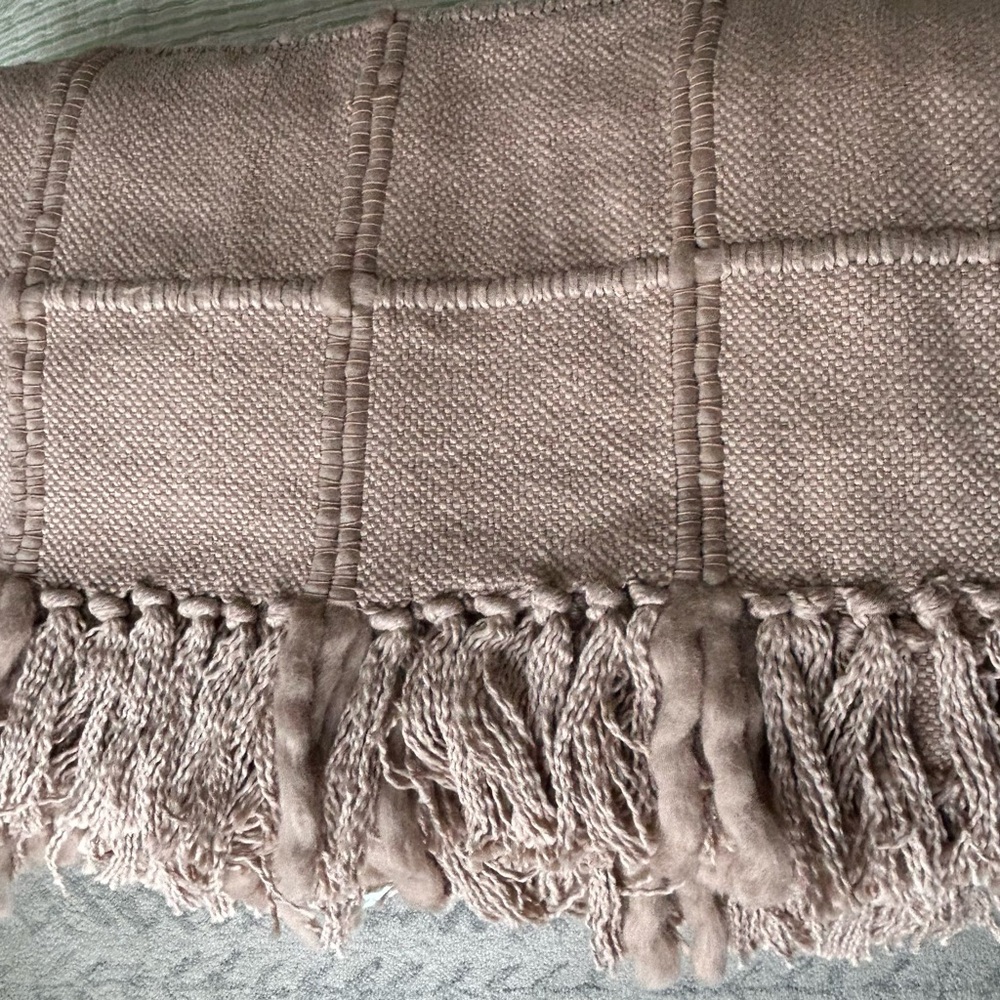 Oatmeal Windowpane Tassel Throw Blanket